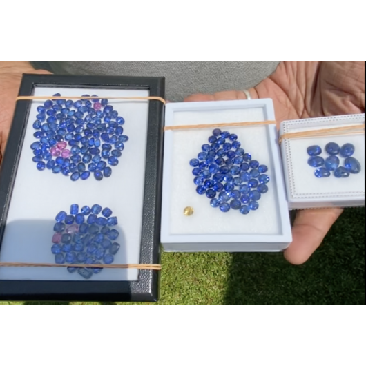 200 Ct + Royal Blue Sapphire Lots