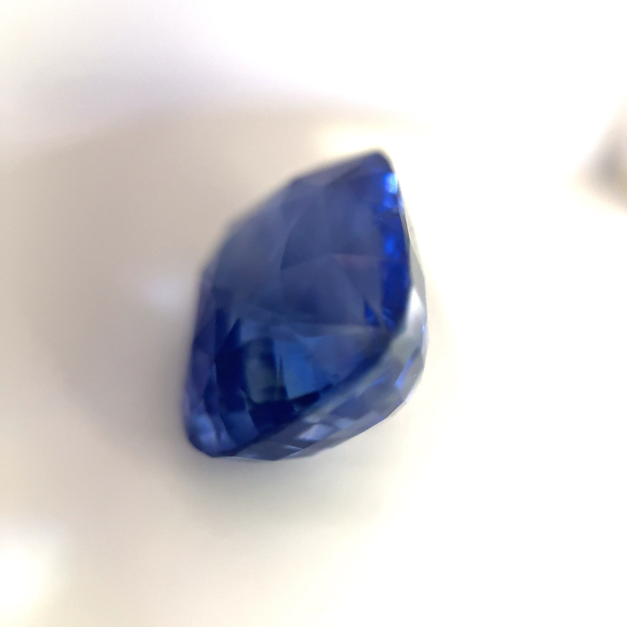 Oval 23.06 Ct UNHEATED Cornflower Blue Sapphire of Sri Lankan Origin