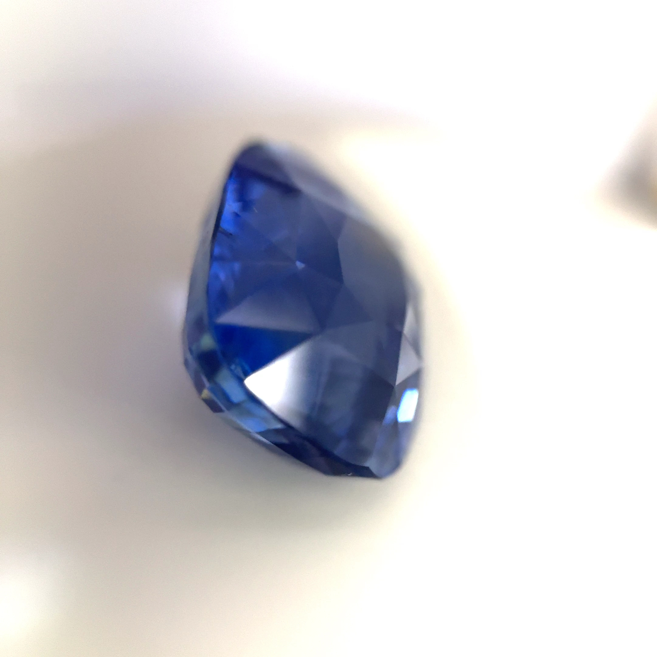 Oval 23.06 Ct UNHEATED Cornflower Blue Sapphire of Sri Lankan Origin