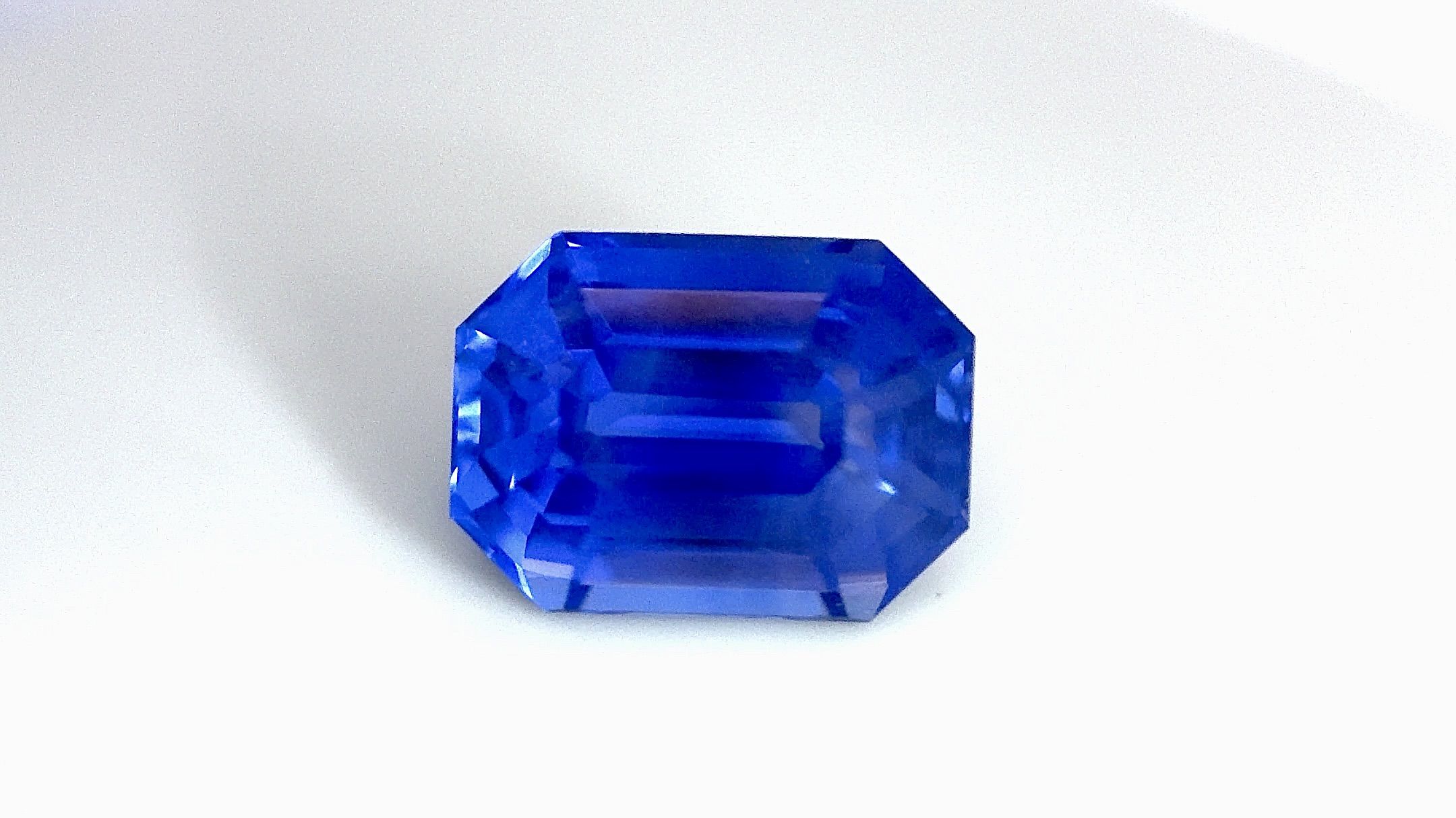 Octagon 3.51 Ct UNHEATED Vivid Blue Sapphire of Sri Lankan Origin